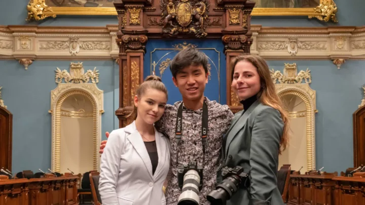 Trois élèves au parlement jeunesse de Québec