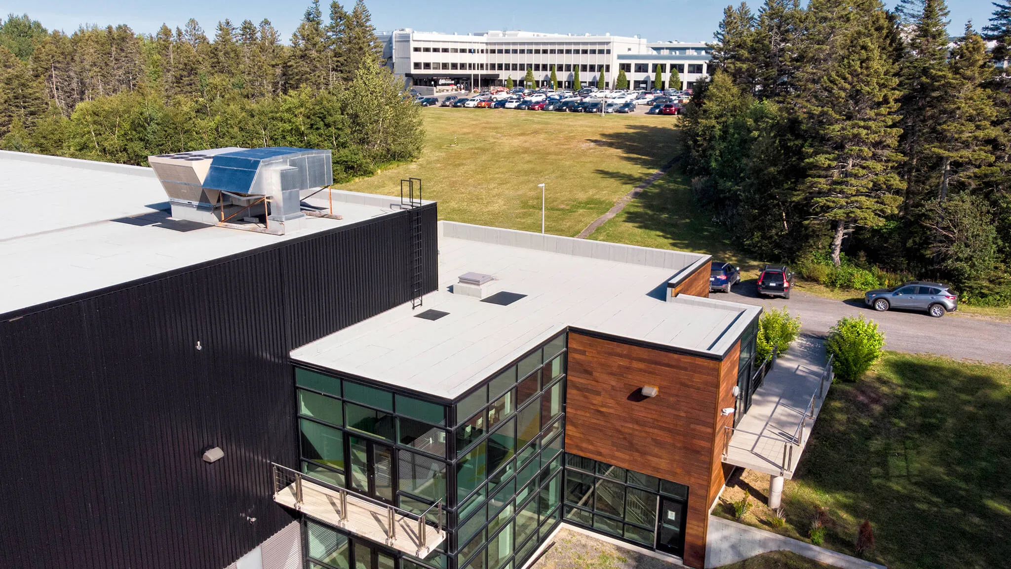 Cégep en vue de drone au dessus du CDRIN.