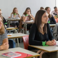 Des élèves en classe