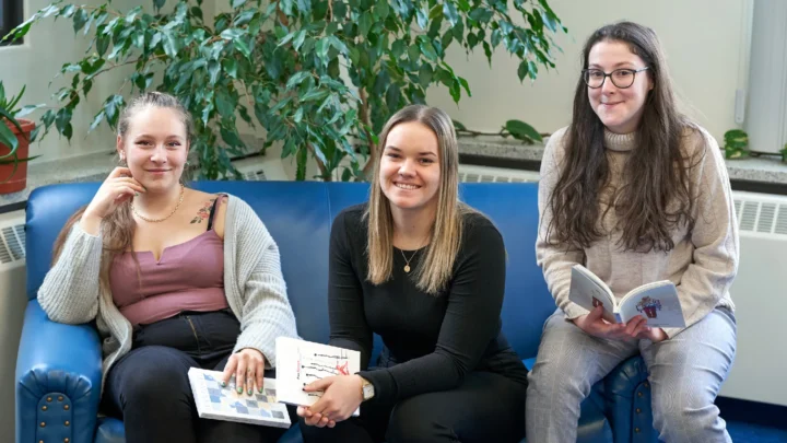 Des élèves du cégep qui ont participé à l'intercollégial de poésie