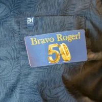 Badge "Bravo Roger 50 ans!"