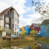 Image de plusieurs maisons dans un lot